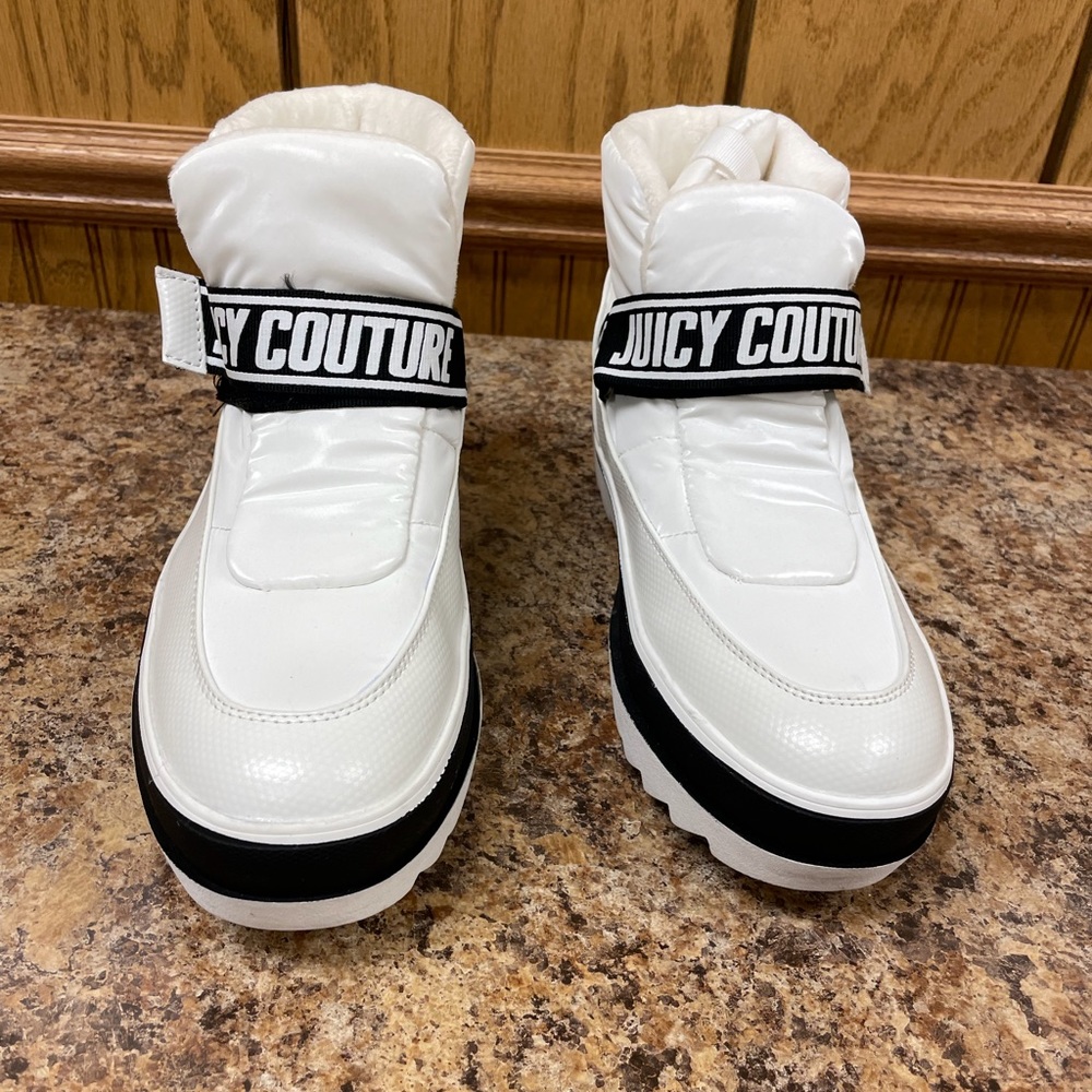 NWT Juicy Couture Veronica White Puffer Boots